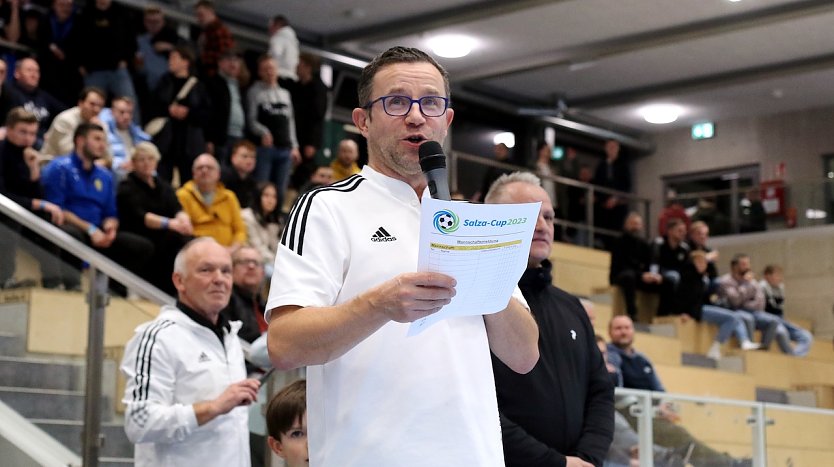 Preu&szlig;en-Pr&auml;sident Benno Harbauer beim allj&auml;hrlichen Salza-Cup (Foto: FSV Preu&szlig;en)