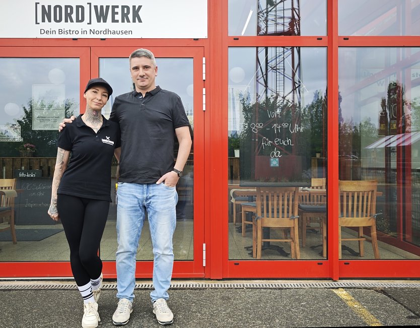 Bistro-Chefin Juliane Breitbarth und Marktleiter Florian Husung (Foto: Nnz)