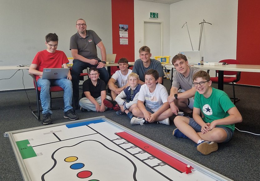 Junge T&uuml;ftler verbrachten eine Ferienwoche bei FEUER Powertrain (Foto: FEUER)