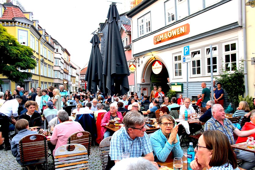 Voll besetzter Kornmarkt gestern beim BaLaTon (Foto: Eva Maria Wiegand)
