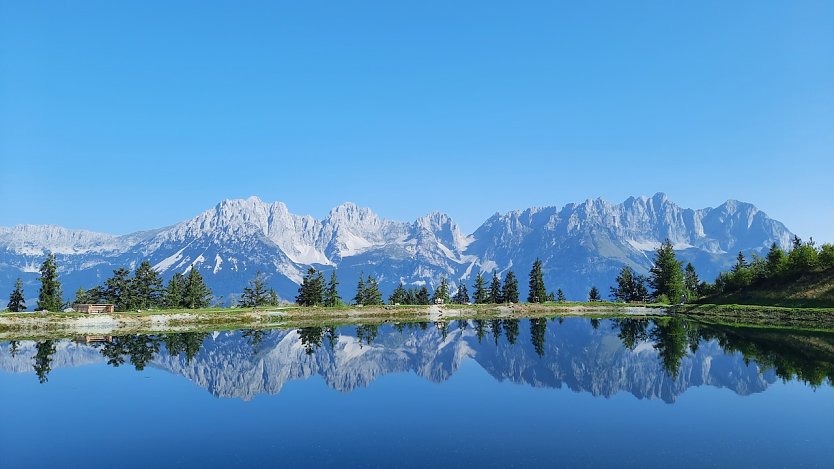 "Wilder Kaiser" spiegelt sich auf dem Astbergsee (Foto: Christian K&ouml;hler)