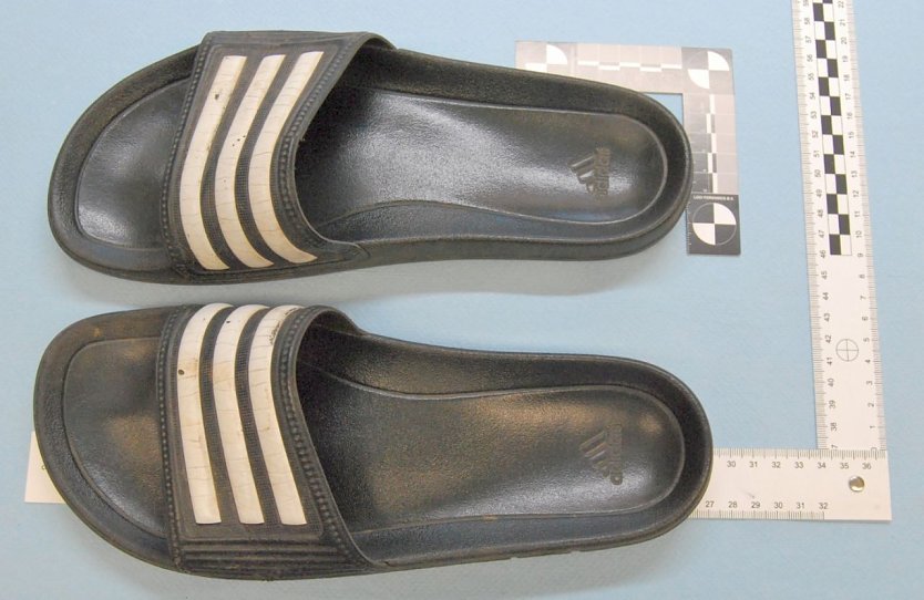 Der r&auml;uberische Dieb hinterlie&szlig; nur sein Schuhwerk, ein Paar "Aldiletten" (Foto: LPI)