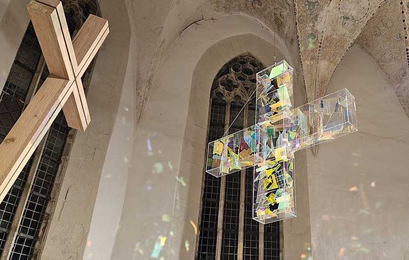 Bild: Lichtkreuz in der St.-Johannis-Kirche in Ellrich/
