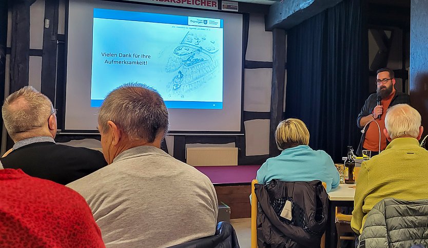 Dr. Daniel Scherf w&auml;hrend seines Vortrags im Tabakspeicher (Foto: &copy;Nordh&auml;user Geschichts- und Altertumsverein)