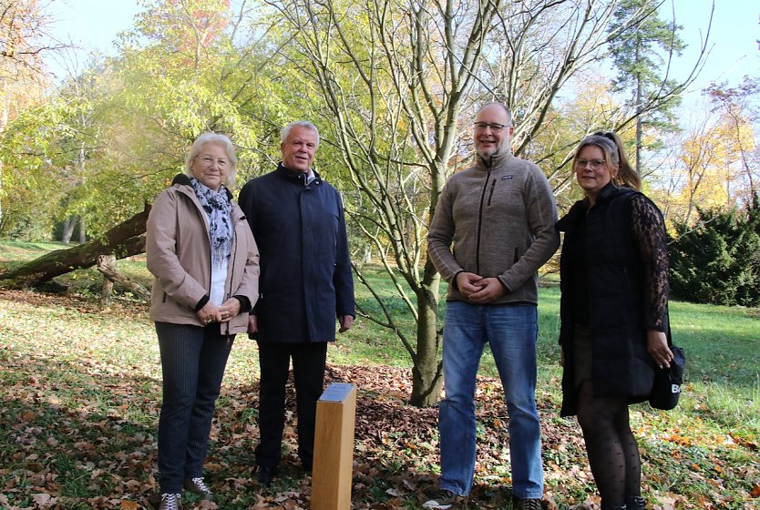 v.l. Hannelore Haase, Olaf Salomon, Tom Landsiedel und Carolin Sobik von der Kreisverkehrswacht (Foto: F&ouml;rderverein Park Hohenrode)