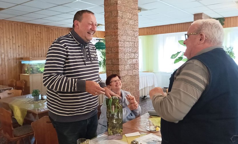 Bild: li. Herr Scharschuch im Gespr&auml;ch mit Thomas Leipold re.