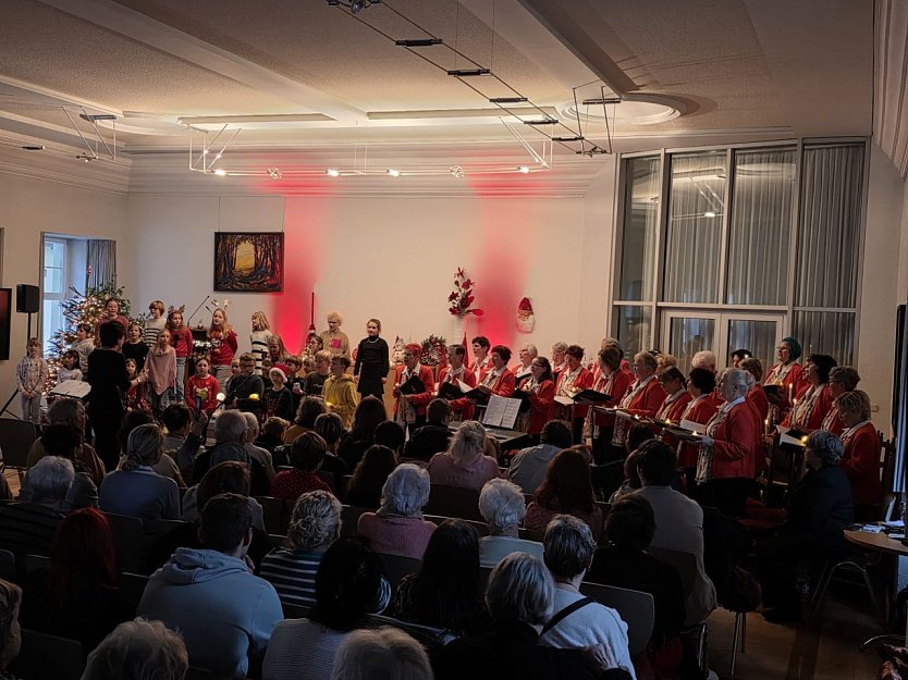 Benefizkonzert des Frankenhäuser Frauenchores (Foto: Katrin Milde) Benefizkonzert des Frankenhäuser Frauenchores (Foto: Katrin Milde)