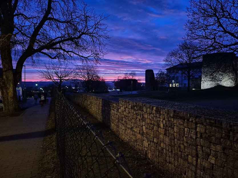 Unser Wetterbild kommt heute von einem nnz-Leser, der gestern Abend den Himmel &uuml;ber dem Petersberg in Nordhausen festgehalten hat (Foto: K.K.)