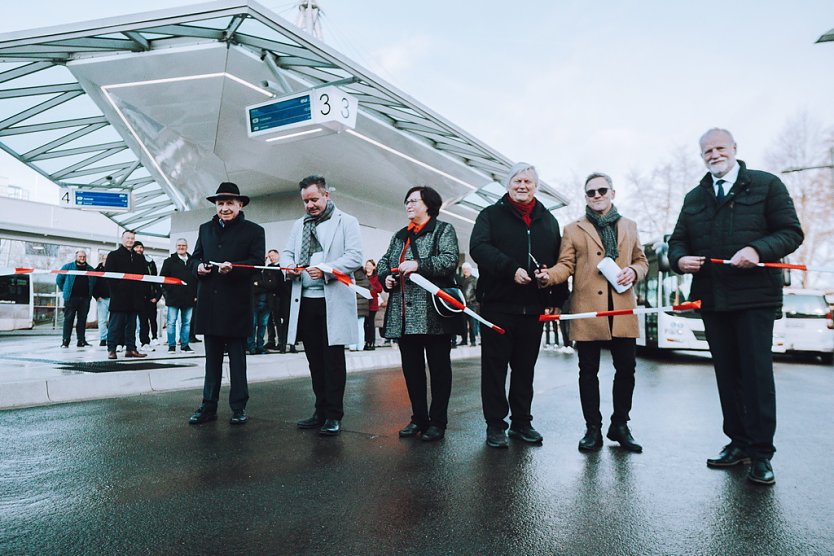 Feierliche &Uuml;bergabe des Leinefelder Busbahnhofes (Foto: Tim Krchov/Stadt Leinefelde-Worbis)