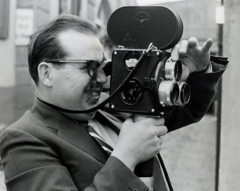 Unerm&uuml;dlich war Herbert Wolff auf Achse. Neben der Kamera als seinen Hauptbegleiter verstand er sich auch auf das Filmen. Sein fr&uuml;her Tod in relativ noch jungen Jahren war f&uuml;r den Autor und das gesamte damalige Team ein schmerzhafter Verlust. (Foto: Archiv Wolff)