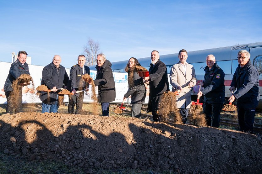 Spatenstich f&uuml;r Eisenbahn-Tunnel&uuml;bungsanlage f&uuml;r die Th&uuml;ringer Landesfeuerwehr- und Katastrophenschutzschule (TLFKS) in Crossen an der Elster (Foto: Benjamin Schmidt (TMDI))