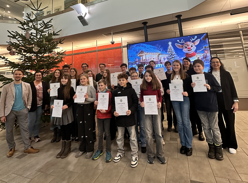 Die Preistr&auml;ger der Nordh&auml;user Mathematikolympiade in der Kreissparkasse (Foto: Kreissparkasse Nordhausen)