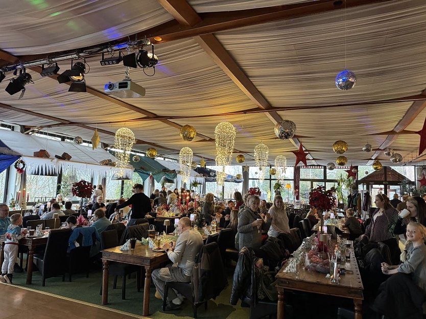 Pflegefamilien-Treff im Burghof (Foto: Pressestelle Landratsamt)