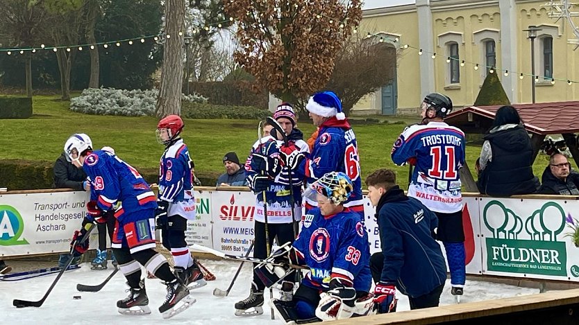 Th&uuml;ringer Eishockeymeister auf der Eisbahn in Bad Langensalza (Foto: Eva Maria Wiegand)