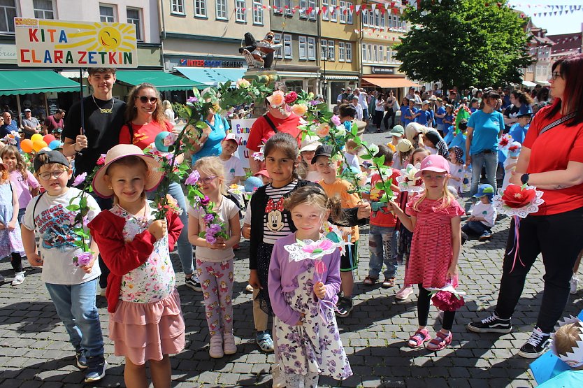Kinder beim Brunnenfest in Bad Langensalza (Foto: Eva Maria Wiegand)