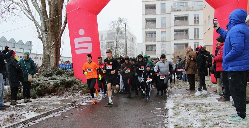 Startschuss zum 37. Nordh&auml;user Silvesterlauf (Foto: agl)