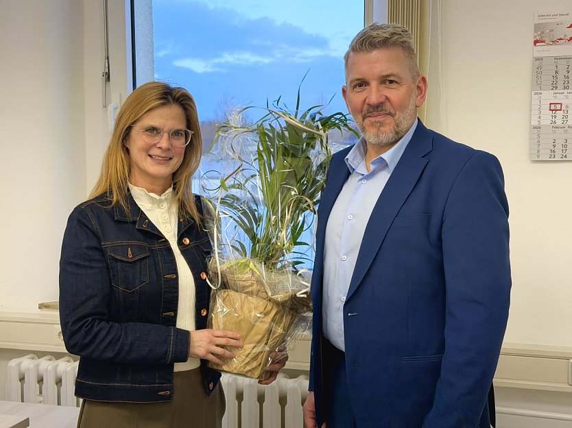 Bild: Sandra Kuhrmann und Landrat Thomas Ahke