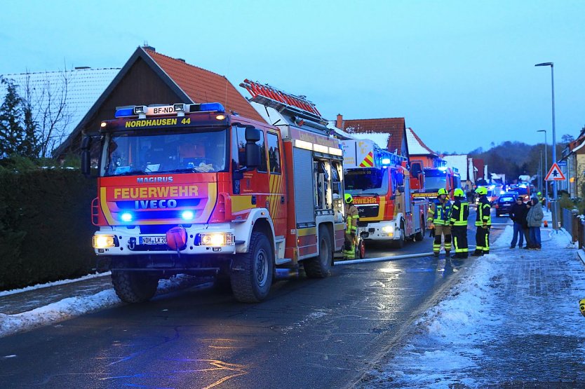 Bild: Eine Reihe von Feuerwehrwagen in Krimderode