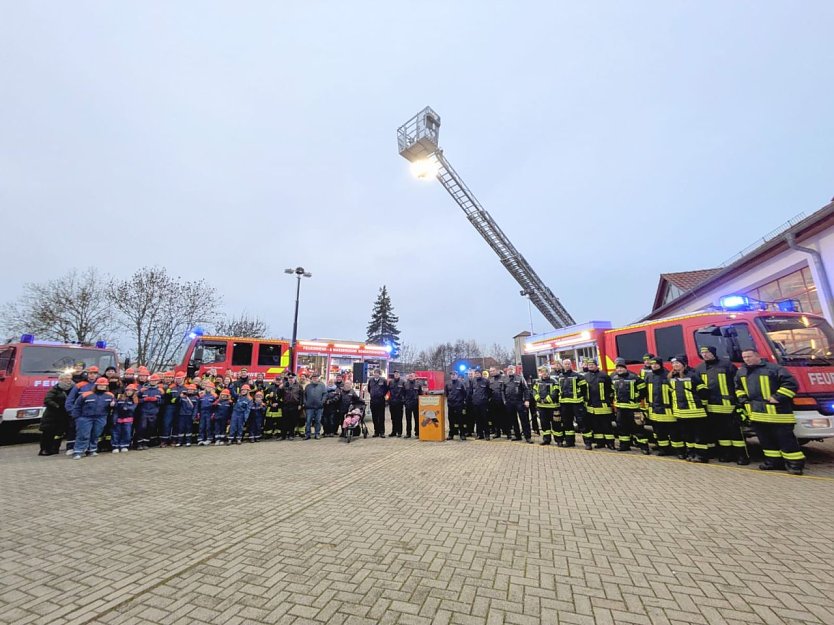 Bild: Die Freiwillige Feuerwehr Sondershausen samt Fahrzeugen