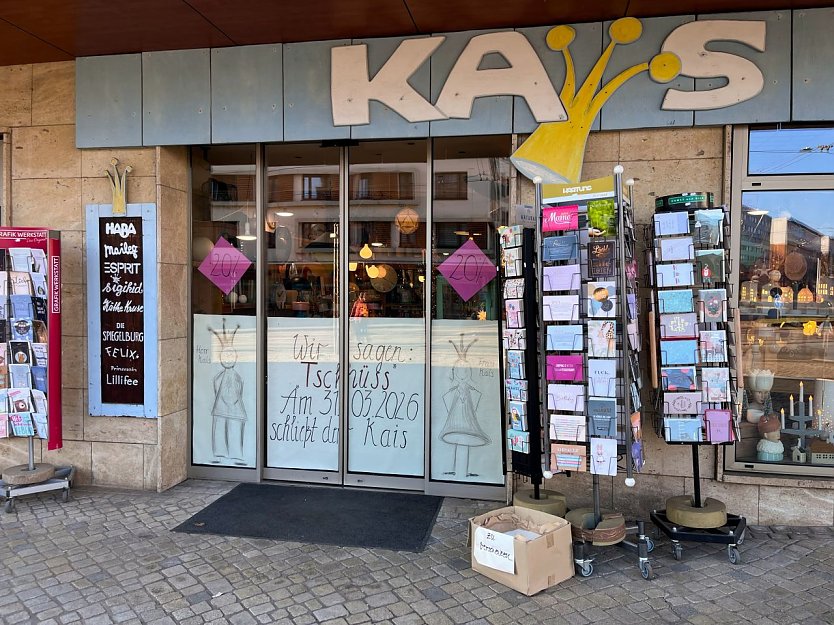 Ein gro&szlig;es Plakat an der Schiebet&uuml;r erinnert an das baldige Ende von "Kais".  (Foto: ssc)