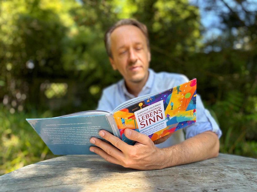 Autor Christof Jauernig hat Menschen in 66 St&auml;dten nach dem Sinn des Lebens gefragt (Foto: Terelle)