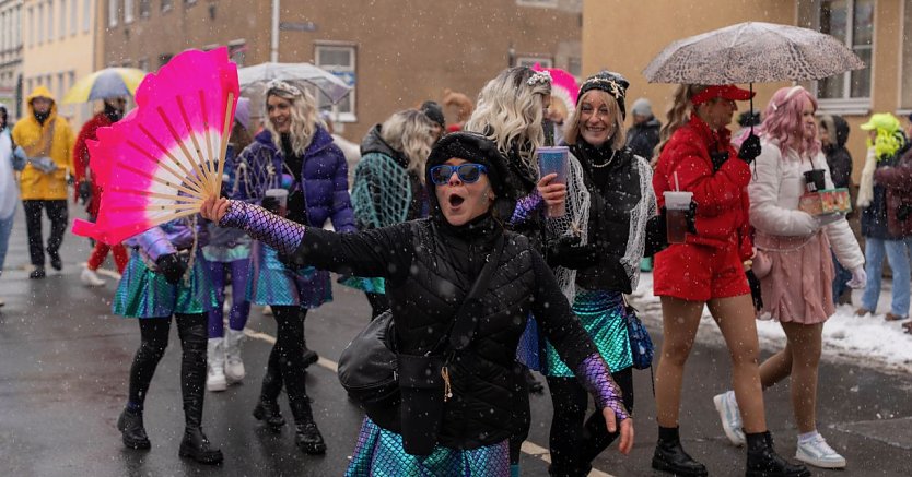 Bild: Eine verkleidete Teilnehmerin am Rosenmontagsumzug in Sondershausen