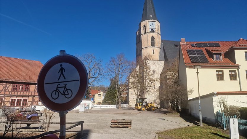 Am Blasii-Kirchplatz rollen seit heute wieder die Bagger (Foto: agl)
