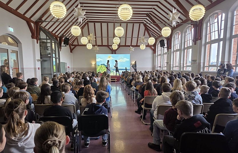 Volle Aula im Herder-Gymnasium.  (Foto: Philipp Kugelmeier)