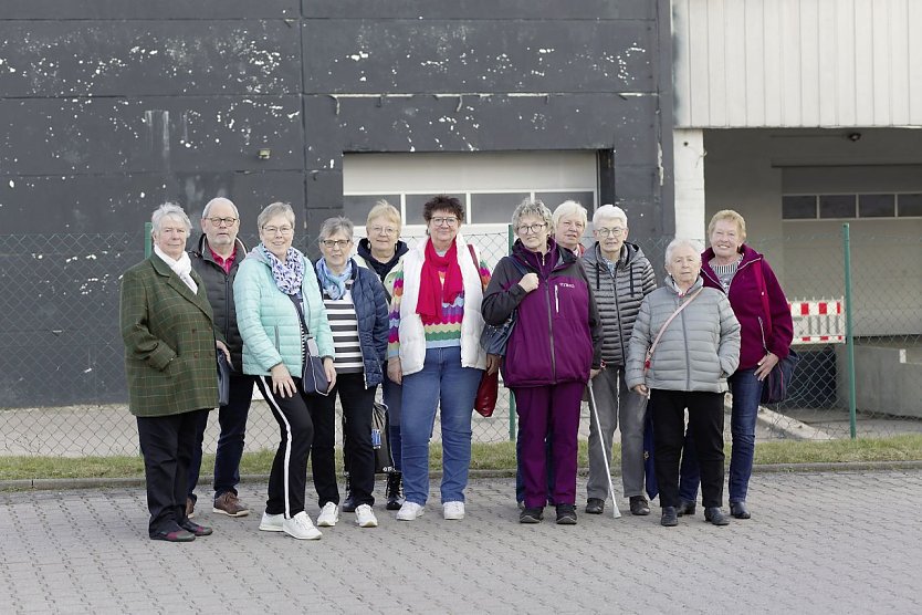Ehemalige Mitarbeiterinnen der legend&auml;ren Leinefelder Baumwollspinnerei trafen sich jetzt noch einmal, um gemeinsam in Erinnerungen zu schwelgen.  (Foto: Ren&eacute; Wei&szlig;bach)