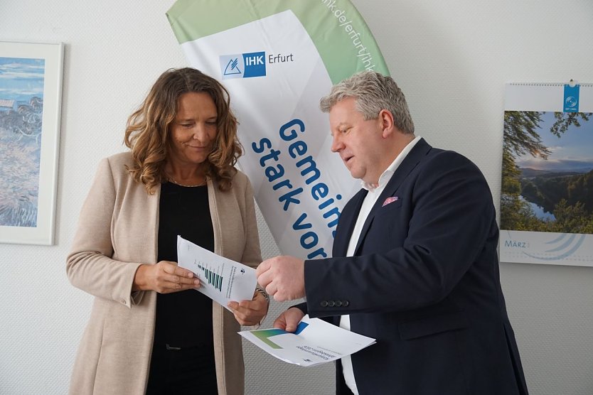Jana Z&ouml;ller und Christian B&ouml;duel im Gespr&auml;ch zu den neuesten Konjunkturzahlen.  (Foto: ssc)