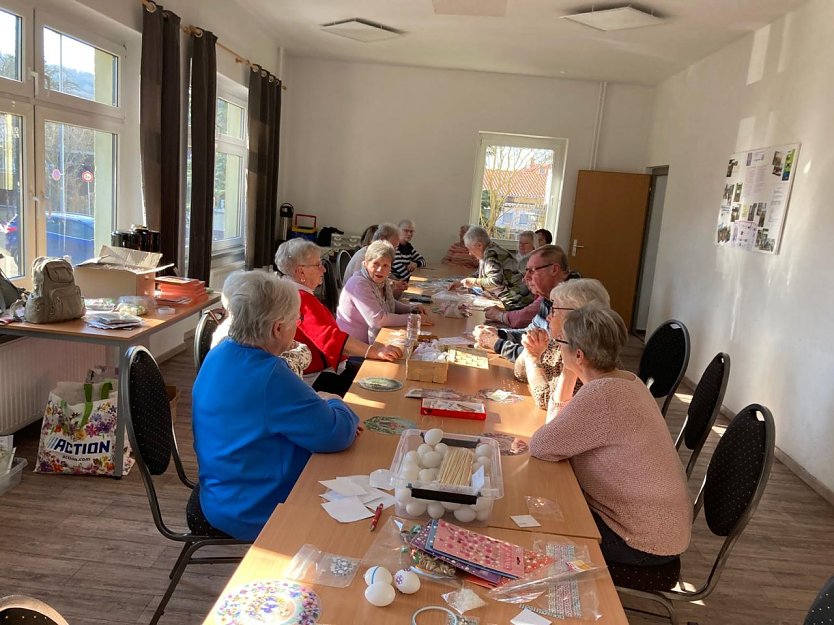 Oster-Basteltag im Seniorentreff (Foto: Wolfgang Dittrich)