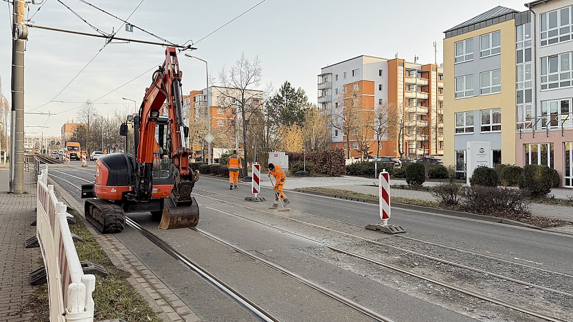Sanierungsarbeiten am Gleisbett der Stra&szlig;enbahn in Nordhausen Nord (Foto: vgf)