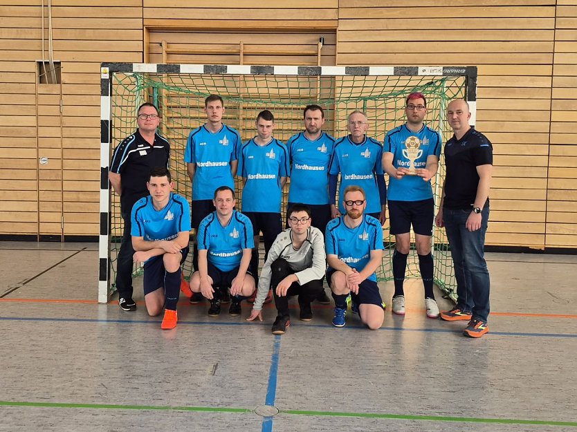 Die Fu&szlig;baller der Lebenshilfe spielten sich beim Cup an der Leinequelle auf den zweiten Platz (Foto: Nordth&uuml;ringer Lebenshilfe)
