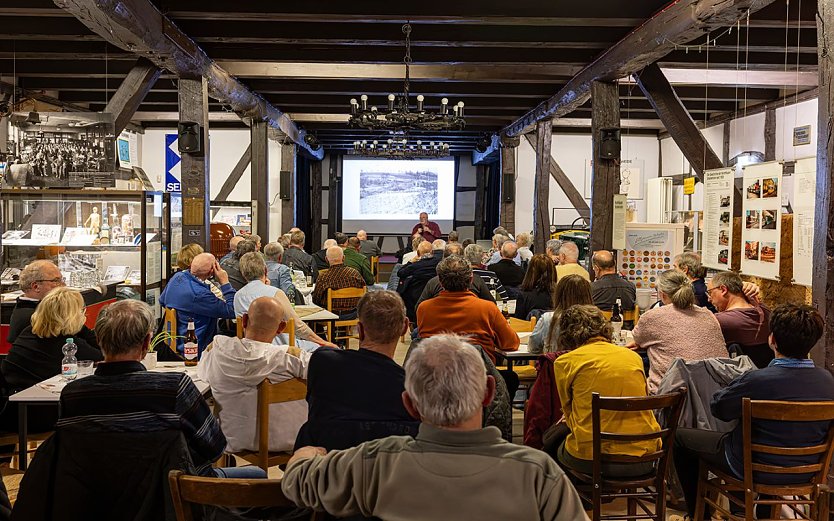 Michael  Reinboth aus Walkenried berichtete &uuml;ber die Geschichte der Juliush&uuml;tte zwischen Ellrich und Walkenried.  (Foto: Frank Lawrenz)