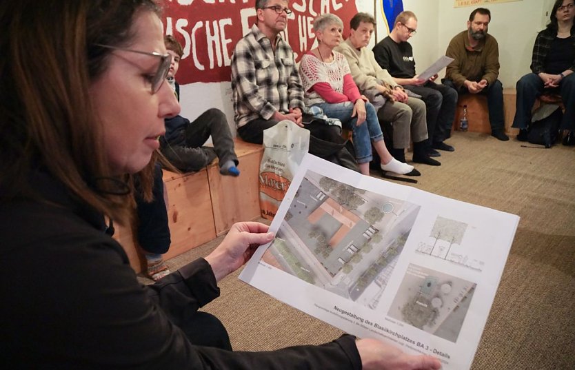 Die Pl&auml;ne zur Neugestaltung des Blasiikirchplatzes wurden am Freitag diskutiert.  (Foto: ssc)