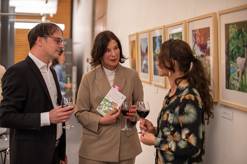 Das Autorenpaar im Gespr&auml;ch mit Th&uuml;ringens Wirtschaftsministerin Colette Boss-John.  (Foto: Sanne Kaiser)