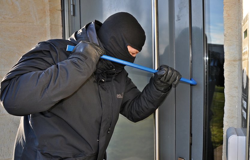 Symbolbild Einbruch (Foto: Pixabay-S_Salow-burglar) Symbolbild Einbruch (Foto: Pixabay-S_Salow-burglar)