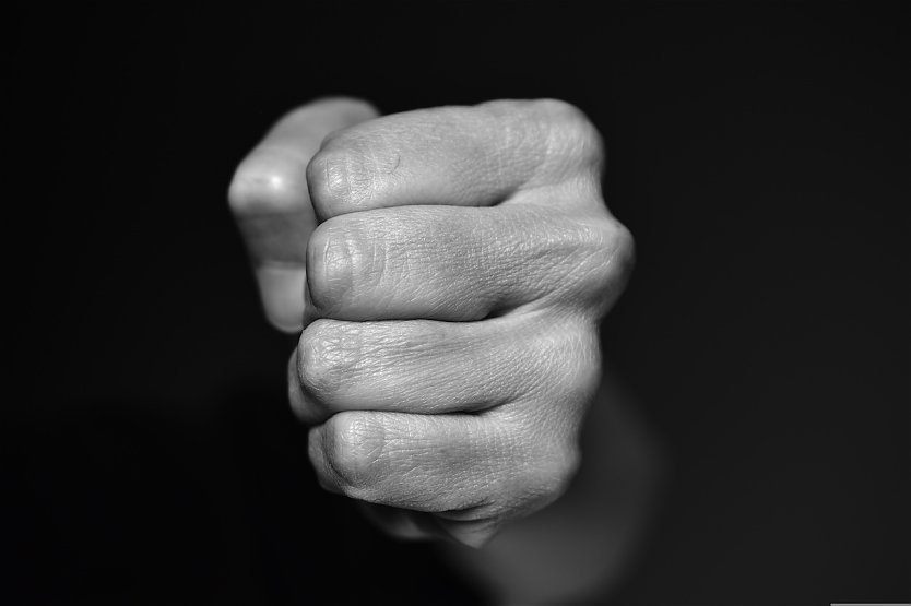 Symbolbild Gewalt (Foto: Pixabay-Annabel_P)