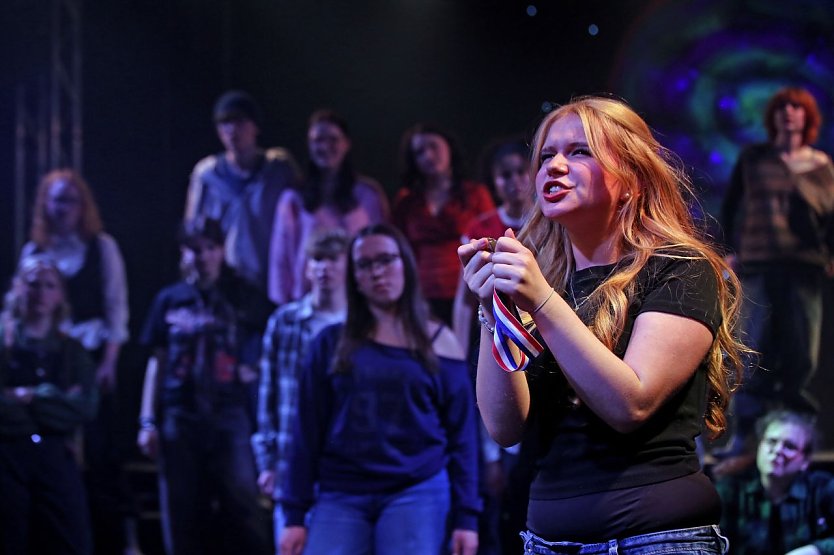 Der Theaterjugendclub spielt "Landing on an unknown planet" (Foto: Theater Nordhausen)