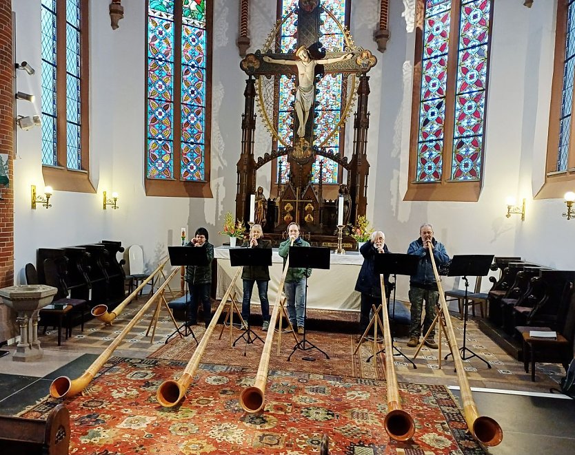 Die S&uuml;dharzer Alphornbl&auml;ser spielen am Samstag in der Kirche in Ilfeld.  (Foto: Christine Heimrich)
