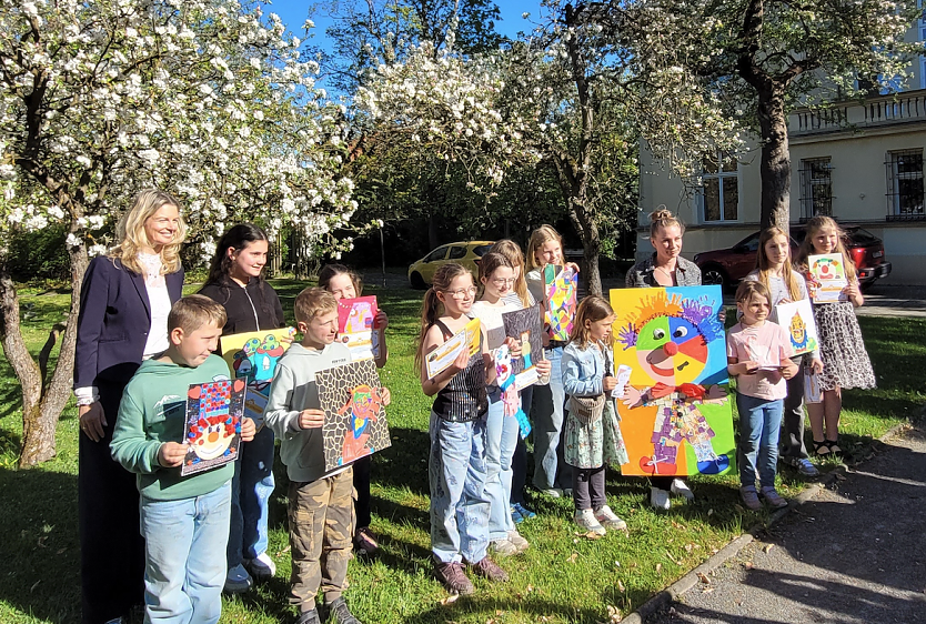 Preisverleihung zum Malwettbewerb im Park des Kunsthaus Meyenburg (Foto: Kunsthaus Meyenburg)