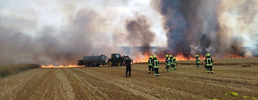 Am 6. Juli letzten Jahres r&uuml;ckten elf Wehren zu einem Feldbrand bei Trebra aus.  (Foto: Archivbild: Silvio Dietzel)