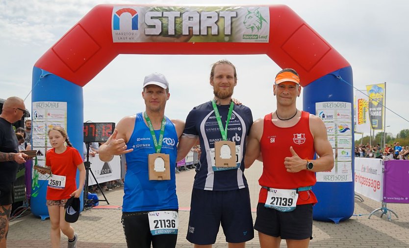 Bei den M&auml;nnern siegte Arwed Paul Meinert im Halbmarathon. Den zweiten Platz belegte der Lokalmatador Sebastian Hartmann, gefolgt von Dennis Morgenstern vom Triathlonverein Nordhausen. (Foto: ssc)