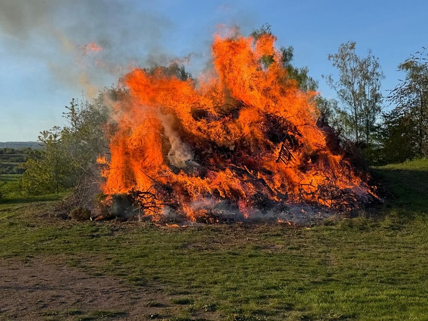 Das Walpurgisfeuer loderte auch in Steigerthal. (Foto: Beatrix Jerke)