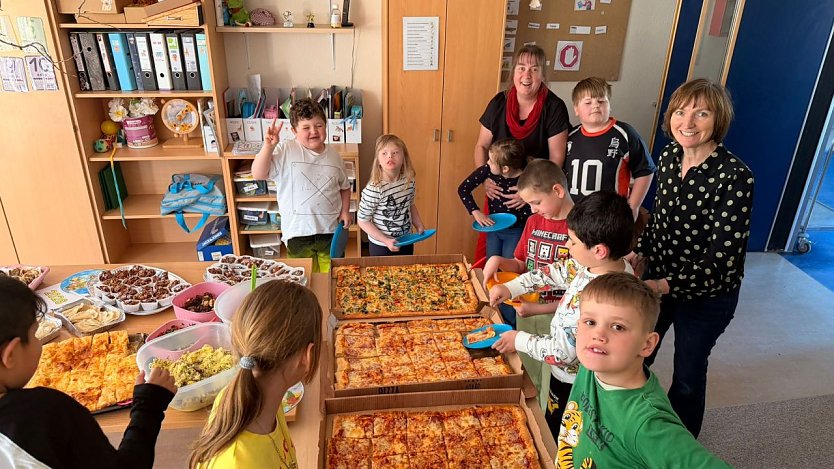 Viele kulinarische K&ouml;stlichkeiten gab es bei der Weltwoche im F&ouml;rderzentrum.  (Foto: Ina Grubert)