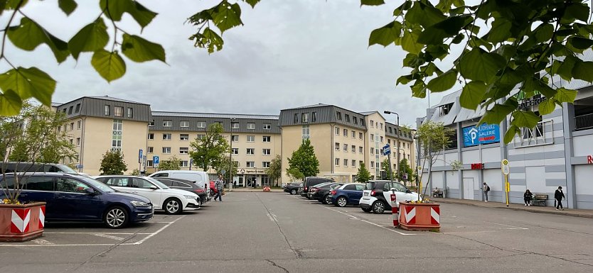 Beton und keine Aufenthaltsqualit&auml;t: So pr&auml;sentiert sich aktuell der Platz der Gewerkschaften in der Unterstadt von Nordhausen. (Foto: ssc)