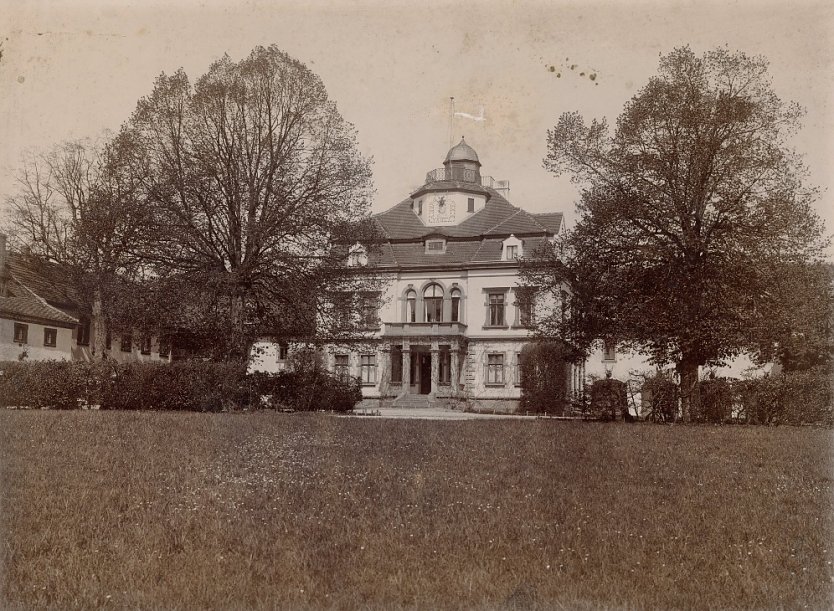 Ansichten des f&uuml;rstlichen Jagdschlosses Rathsfeld um 1900.     (Foto: Quelle: Regionalmuseum Bad Frankenhausen)