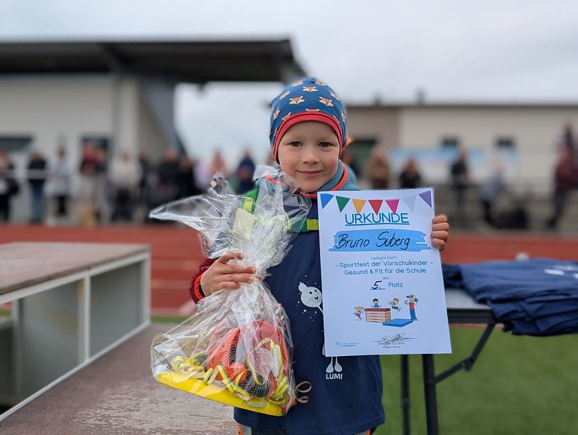 Urkunden gab es für die kleinen Sportler. (Foto: Janine Skara) Urkunden gab es für die kleinen Sportler. (Foto: Janine Skara)