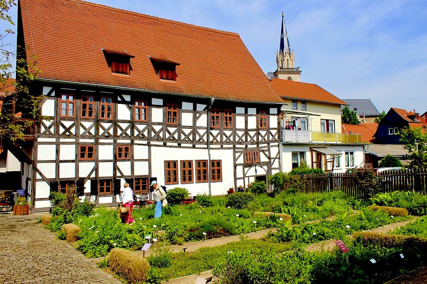 Apothekenmuseum mit seinem Kräuter- und Heilpflanzengarten (Foto: Eva Maria Wiegand) Apothekenmuseum mit seinem Kräuter- und Heilpflanzengarten (Foto: Eva Maria Wiegand)