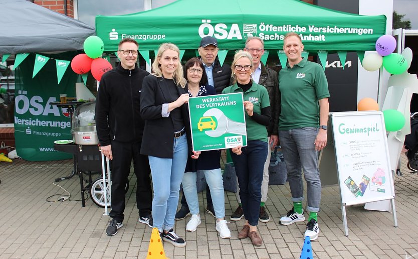 Das Autohaus Grund in Berga feierte am Samstag den 40. Geburtstag. (Foto: Ulrich Reinboth)